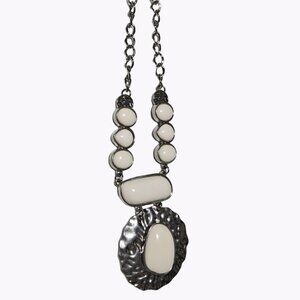 Elegant Retro White Acrylic Beaded Silver Tone Pendant Statement Necklace Women